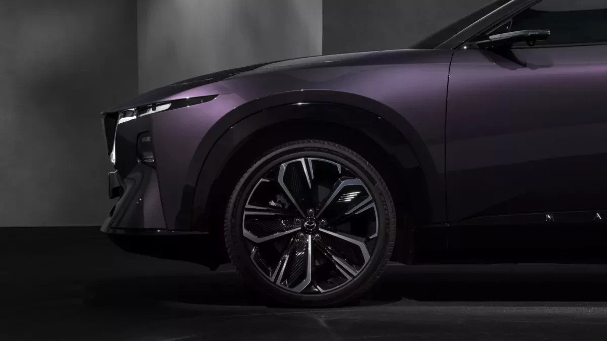 Mazda pokazała SUV-a, przy którym konkurencja blednie. Piękniejszy od każdej Toyoty CX-6e robi show w Poznaniu