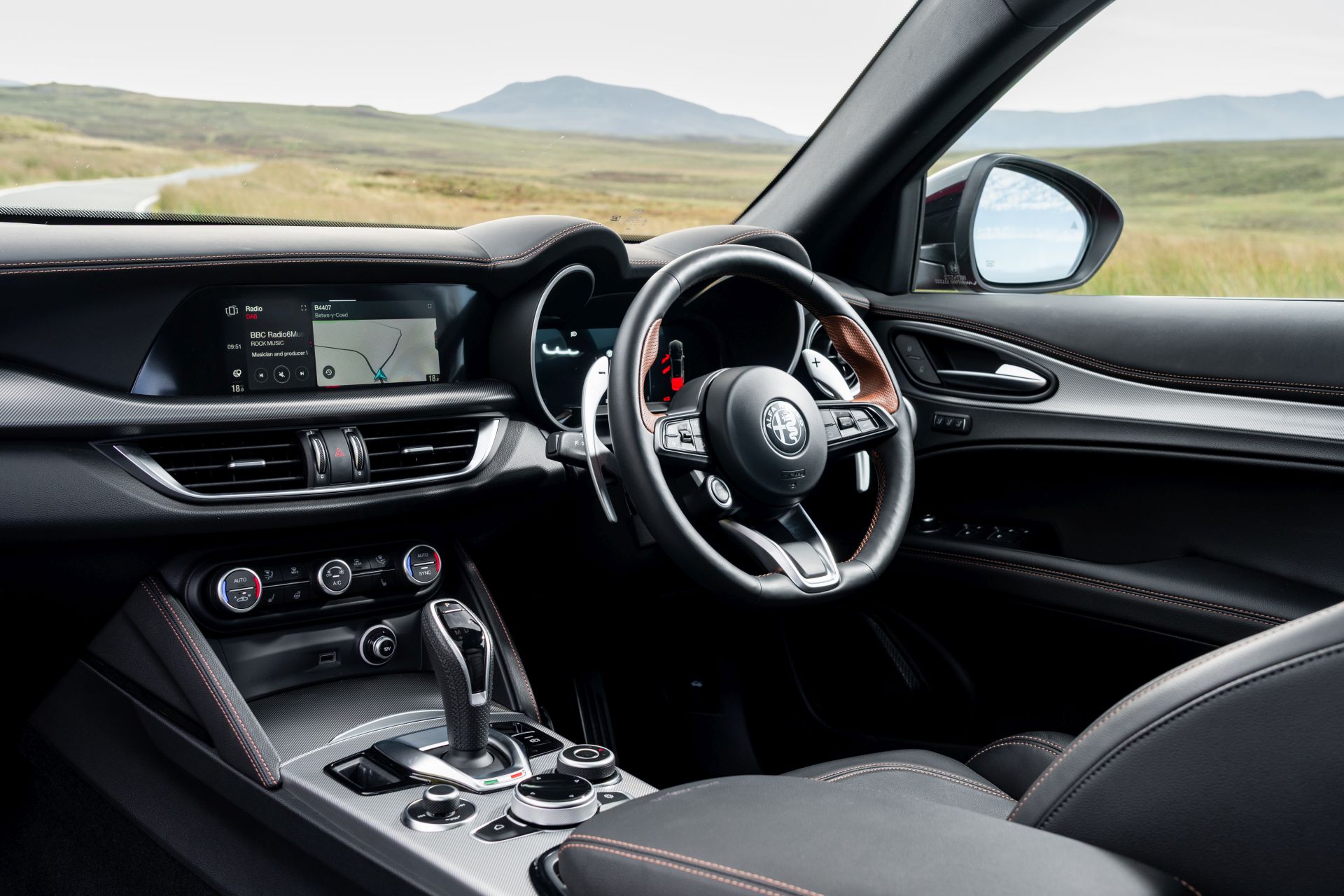 SUV-y zwykle nie są oceniane tak dobrze, jak ten model. Polacy go pokochali. Ceny są coraz bardziej atrakcyjne