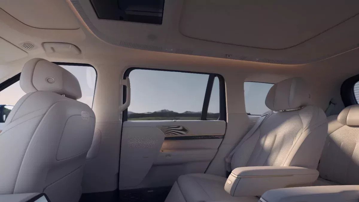 Żarty się skończyły. XPeng GX 2026 z algorytmami w szybach nie ma żadnych rywali