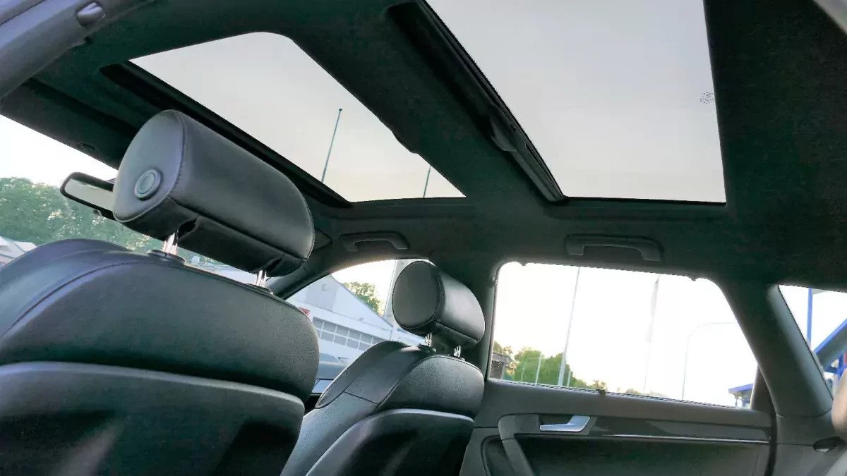 Silnik V6, napęd 4×4 i manualna skrzynia biegów. To wszystko w aucie rozmiarów Skody Fabii