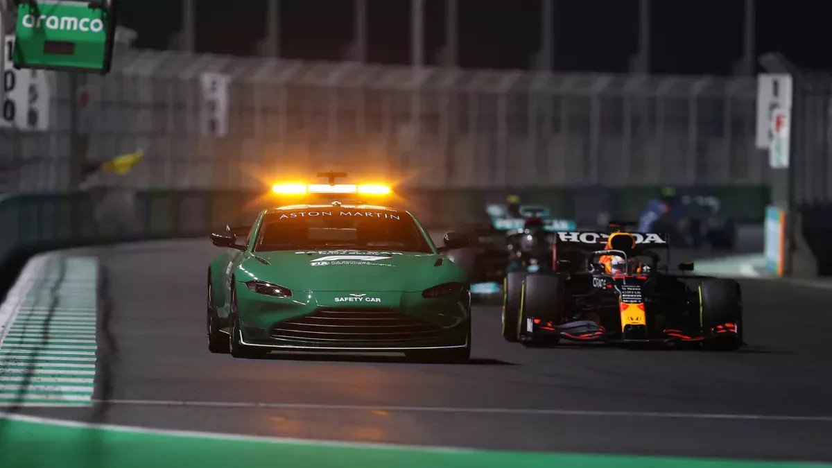 F1: Kierowca safety cara ostrzega Maxa Verstappena. „Musi na to bardzo uważać”