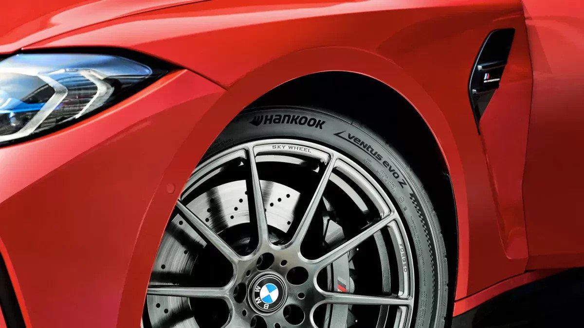 Hankook Ventus to opony nie tylko na odcinek specjalny, ale i do jazdy na co dzień. Cywilne wyglądają niemal jak te z WRC