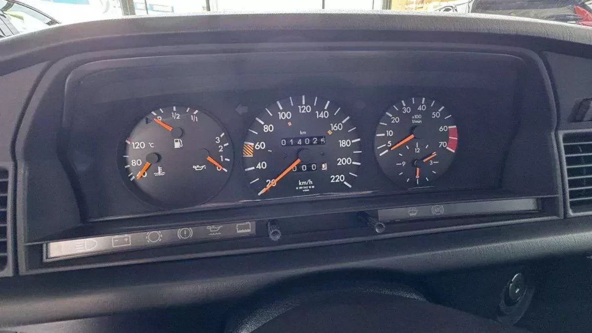 Ten Mercedes będzie jeździł jeszcze w 2091 roku. Jest praktycznie nowy i ma świetną cenę