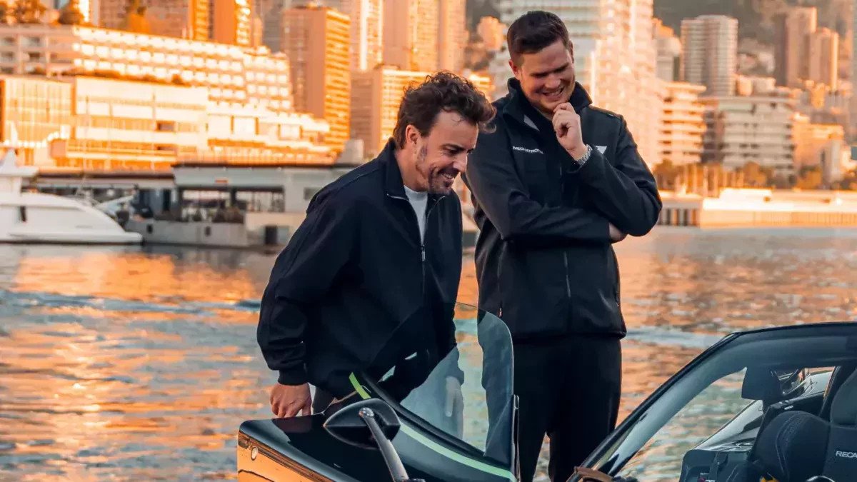 Alonso w F1 musi prowadzić jakiś paździerz, więc kupił sobie porządne auto, gdzie ma 2 razy więcej cylindrów i prawie 5 razy większą pojemność