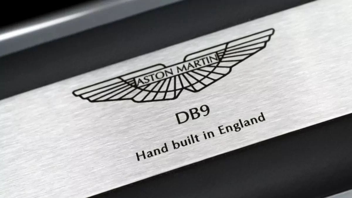 Ten Aston Martin sprawi, iż poczujesz się jak James Bond. Jego cena jest zaskakująco niewielka