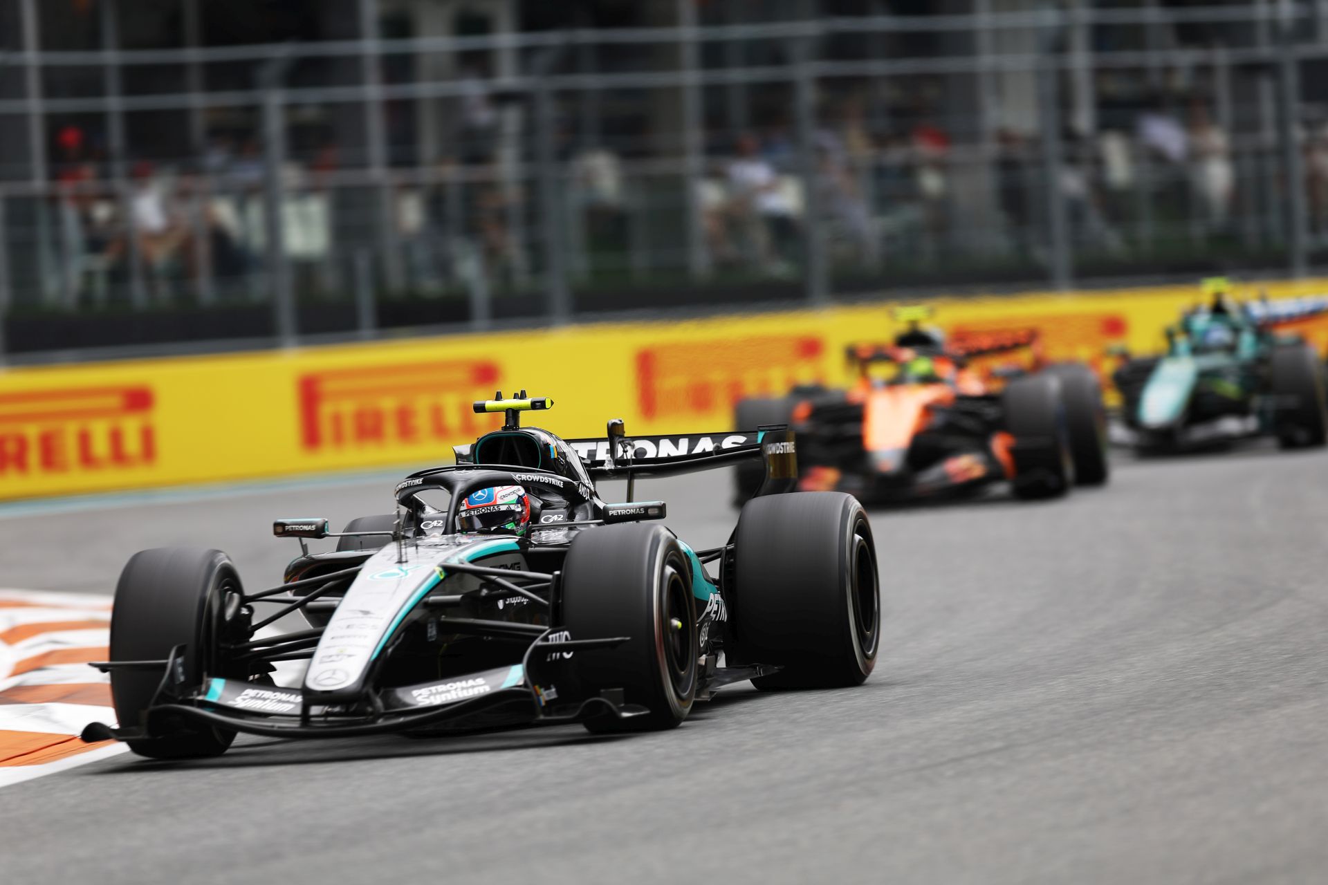 F1: FIA zatwierdziła przełomowe przepisy na 2027 rok. Duże zmiany dotyczące silników