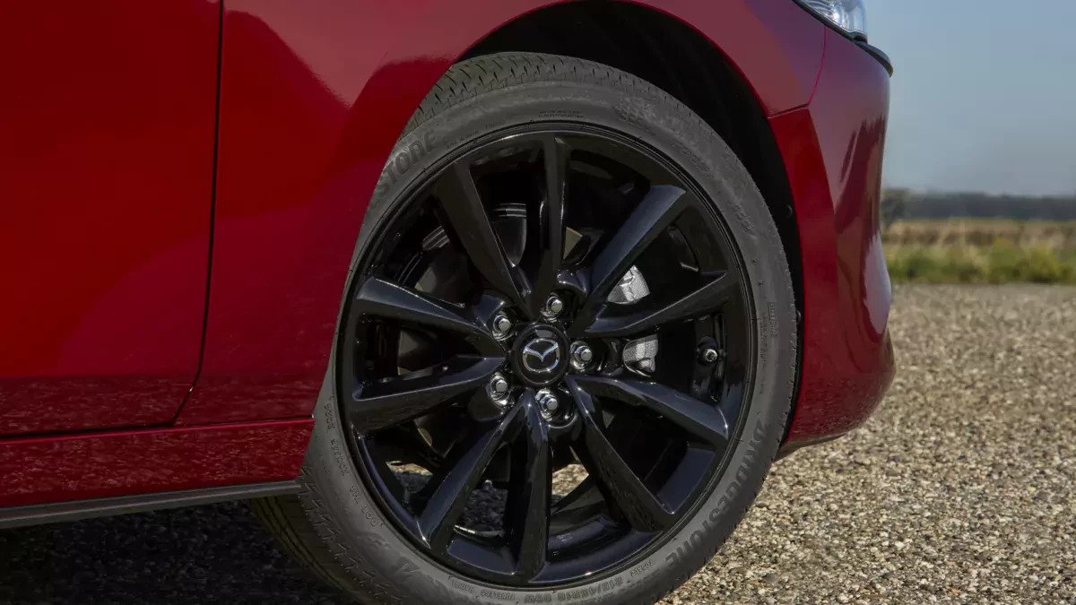 Wielu stawia ją wyżej niż BMW. Świetnie wykonana i piękna Mazda o sportowym zacięciu kosztuje mniej niż 120 000 zł