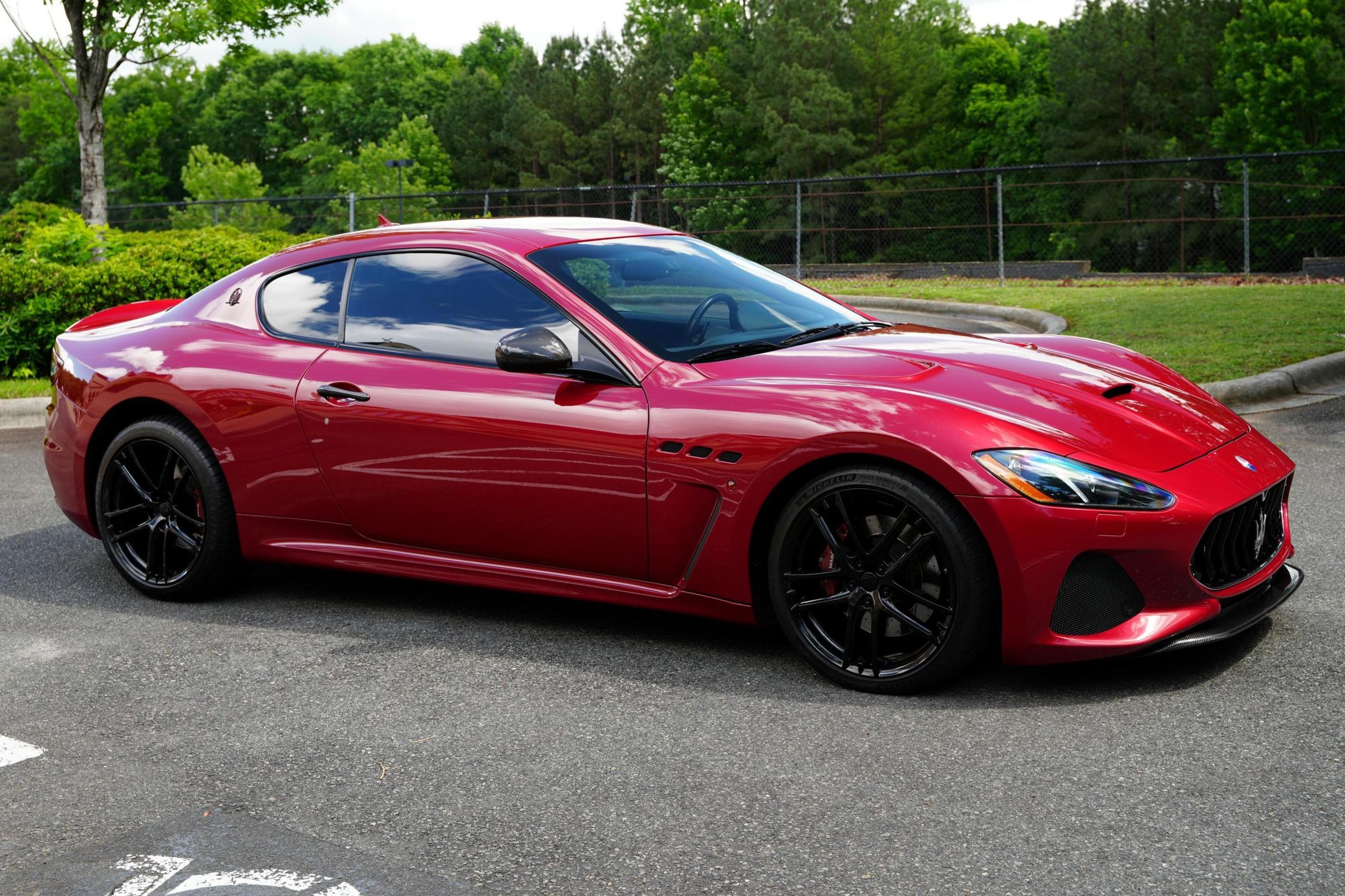 Piękne Maserati GranTurismo MC z przebiegiem 41 tys. km. Prawie nowe V8 za 170 tys. złotych