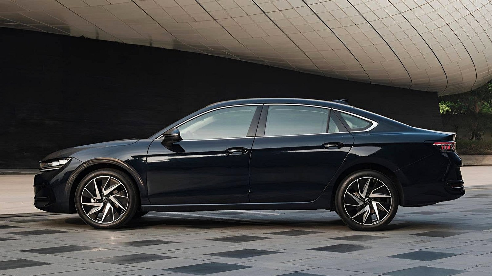 Nowy Volkswagen Passat w sedanie. Jego ceny zaczynają się od 93,5 tysiąca złotych
