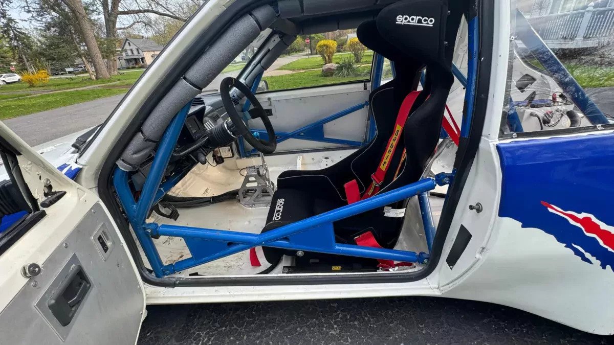 Wyścigowy Peugeot 205 z 1990 r. za jedyne 54 tysiące złotych. Ma silnik z modelu GTi