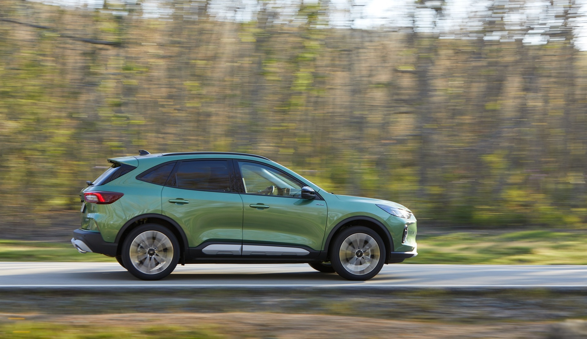 Gabarytowo jak Toyota RAV4 to dla wielu najlepszy SUV. Ma etykietą eko, napęd 4×4 i zniżkę ponad 40 000 zł