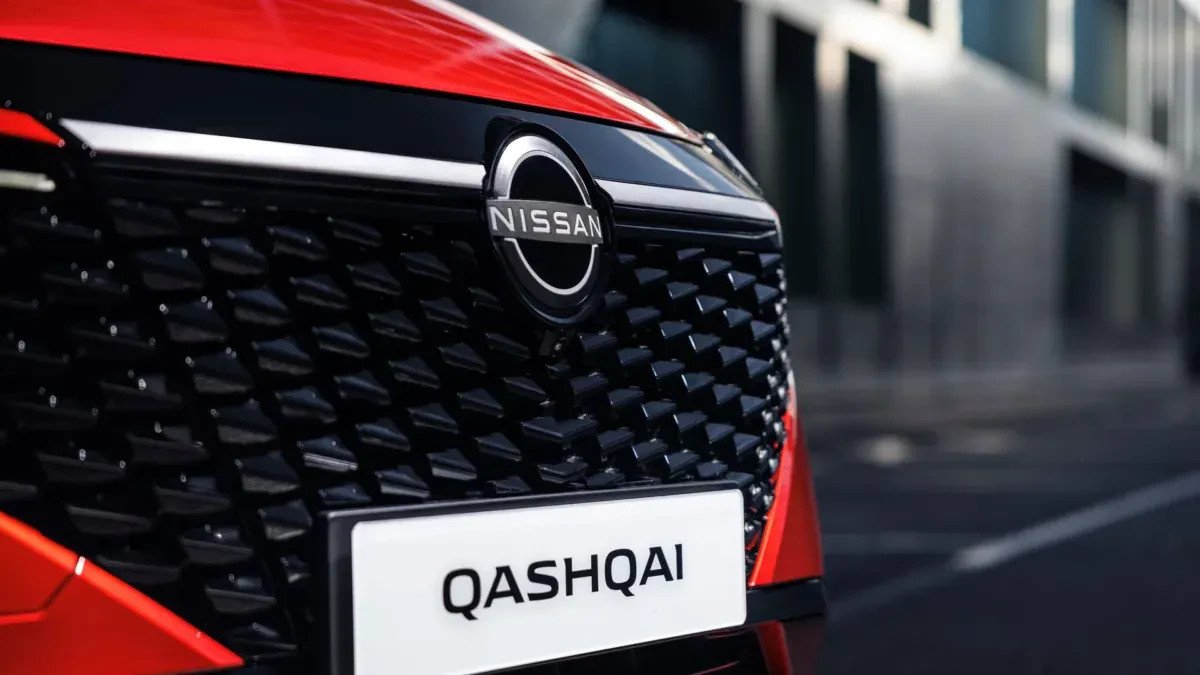Obalili premiera i panowanie taniego SUV-a Suzuki. Nissan Qashqai stanął na czele opozycji i jedzie po władzę
