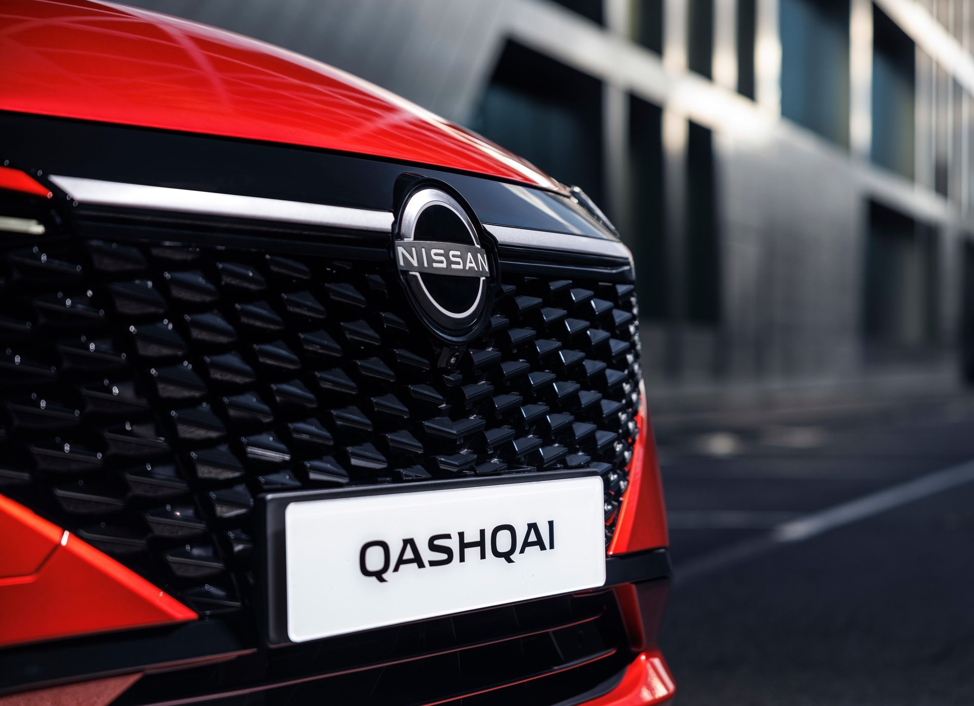 Obalili premiera i panowanie taniego SUV-a Suzuki. Nissan Qashqai stanął na czele opozycji i jedzie po władzę