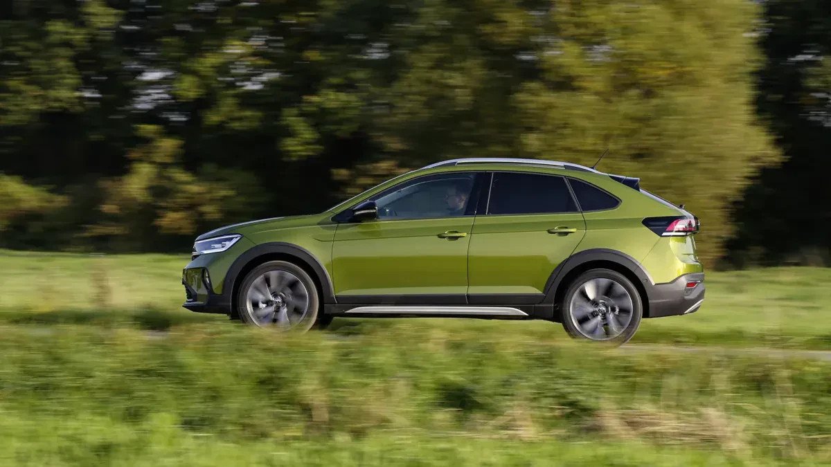 Miał być dla młodzieży, a podoba się wszystkim. SUV za mniej niż 83 000 zł podbiera klientów VW T-Roca i T-Crossa