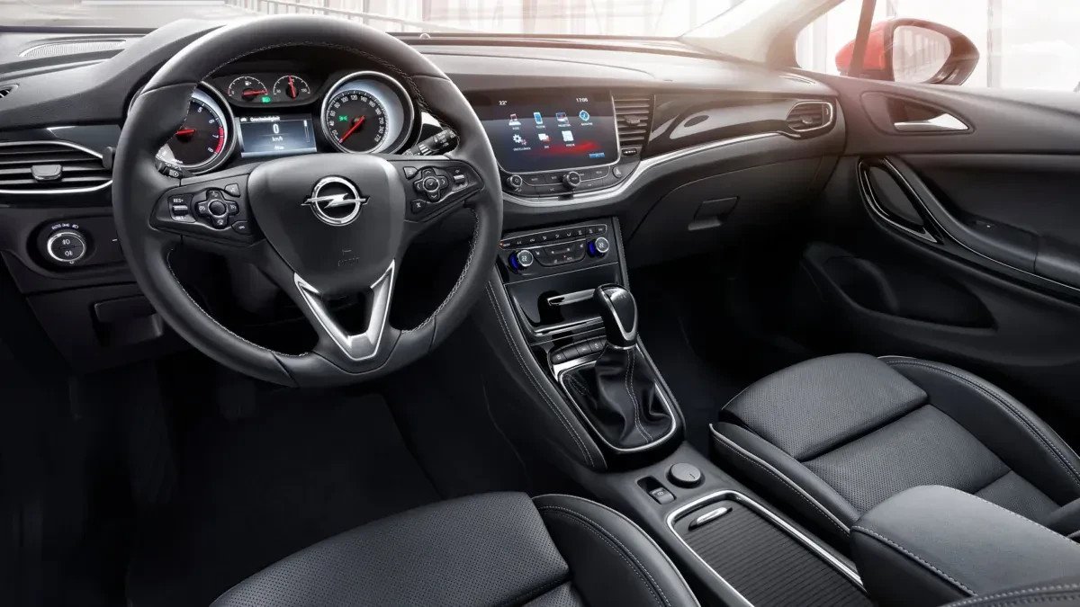 Opel polskiej produkcji to niekwestionowany król aut używanych. Wymaga tylko 20 tys. zł gotówki, ale wygląda jakby był dużo droższy