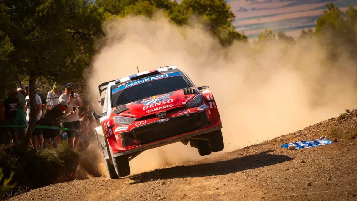 Neuville powstrzymuje Ogiera. Mistrzowie WRC toczą piękną walkę o zwycięstwo w Rajdzie Akropolu