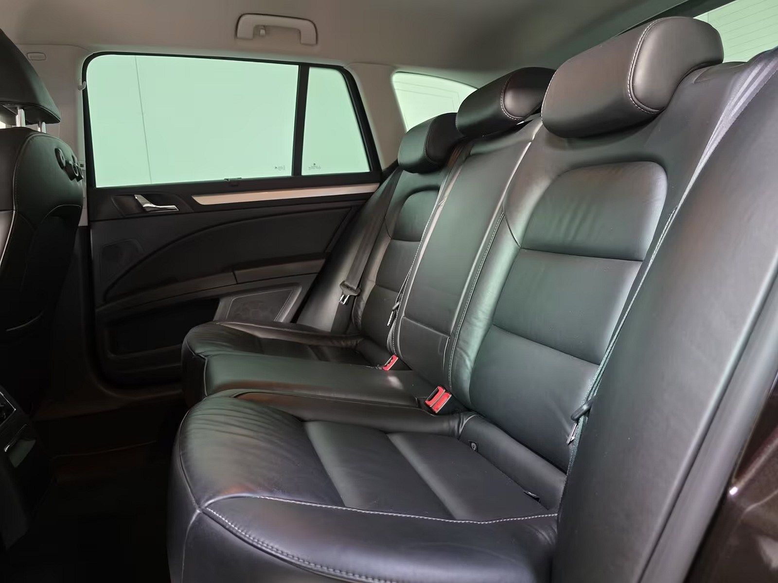 Skoda Superb z ultra oszczędnym dieslem za 41 tysięcy złotych. Duże kombi pali tylko 4,1 l/100 km