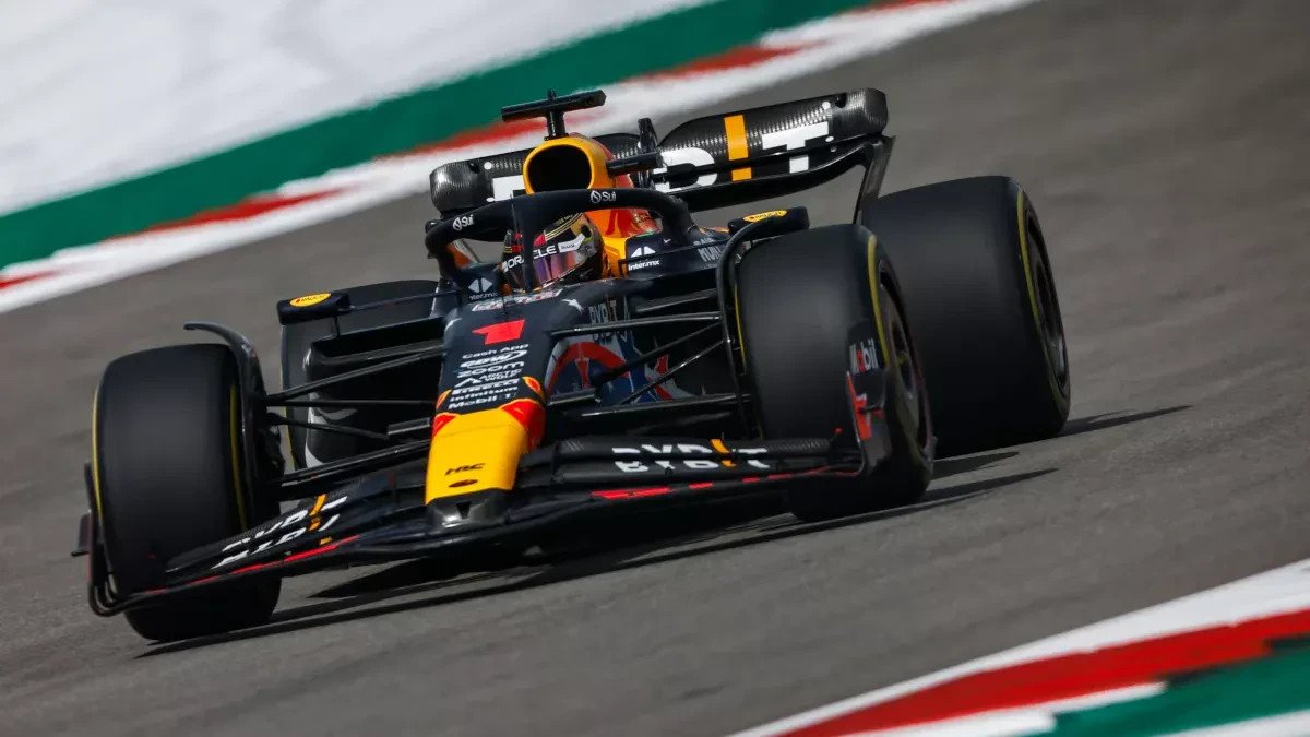F1: Carlos Sainz dostanie miejsce w Red Bull Racing? W taki scenariusz wierzy Schumacher