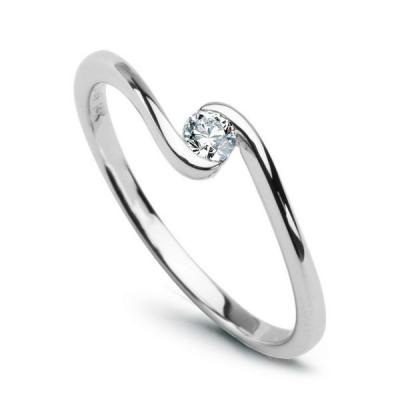 Staviori pierścionek. 1 diament, szlif brylantowy, masa 0,10 ct., barwa h, czystość si1. białe złoto 0,585. średnica korony ok. 4 mm. wysokość 2 mm.