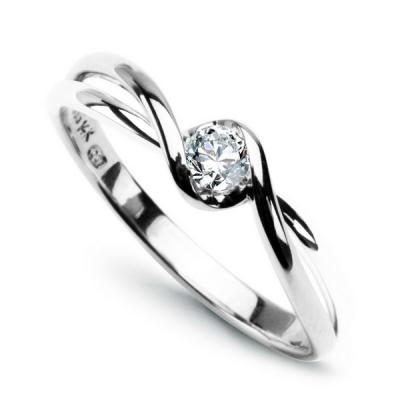 Staviori pierścionek. diament, szlif brylantowy, masa 0,15 ct., barwa g, czystość si1. białe złoto 0,585.