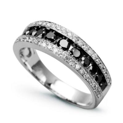 Staviori pierścionek. 36 diamentów, szlif brylantowy, masa 0,30 ct., barwa h, czystość i1. 12 diamentów, kolor czarny, szlif brylantowy, masa 0,46 ct.. białe złoto 0,585. szerokość 6 mm.