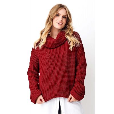 Bordowy oversizowy sweter z golfem