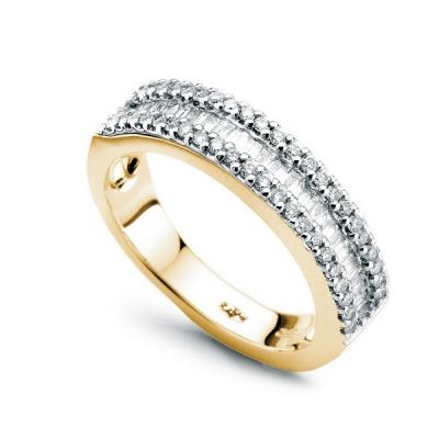Staviori pierścionek. 42 diamenty, szlif brylantowy, masa 0,26 ct., barwa h-j, czystość si2-i1. 25 diamentów, szlif bagieta, masa 0,25 ct., barwa h-j, czystość si1-si2. żółte złoto 0,585. szerokość ob