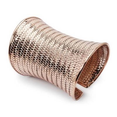 Staviori bransoleta. srebro 0,925.  pokryte różowym złotem średnica 60 mm.   ta dostojna bransoleta w stylu mankietu ma skomplikowany splot koszykowy z wysokim połyskiem. projekt koncentruje się na de