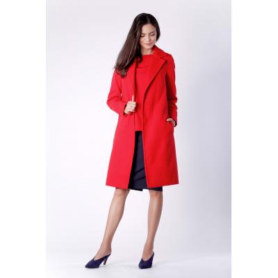 Klasyczny czerwony płaszcz z wiązanym paskiem