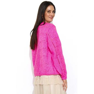 Różowy luźny sweter z ażurowym wzorem