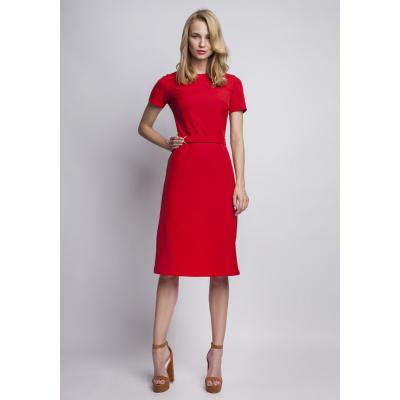 Szykowna czerwona  sukienka z krótkim rękawem i ozdobnym paskiem