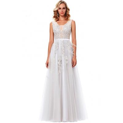 Tiulowa biała suknia ślubna zdobiona gipiurową koronką