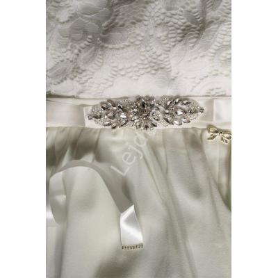 Biały pasek satynowy do sukni ślubnej z kryształkową ozdobą 944