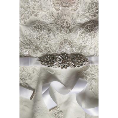 Śnieżno biały pasek do sukni ślubnej z kryształkami 944pw