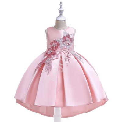 Dziecięca sukienka z wydłużonym tyłem zdobiona kwiatami 3d z cekinami - różowa 080