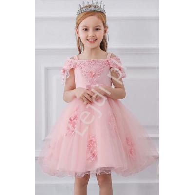 Jasno różowa sukienka dla dziewczynki, zdobiona jak dla małej królewny 057