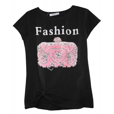 Czarny t-shirt damski z napisem fashion i zdobioną kryształkami torebką