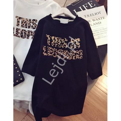 Czarny oversizowy t- shirt z napisem this is leopard