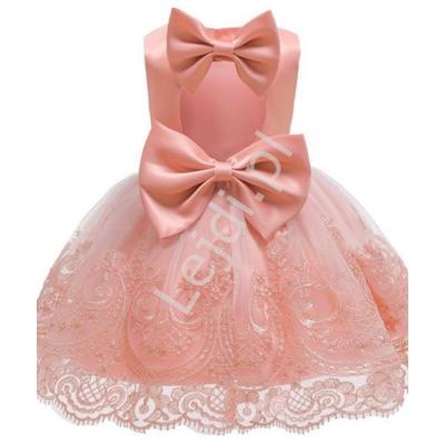 Jasno różowa sukienka z kokardami dla dziewczynki