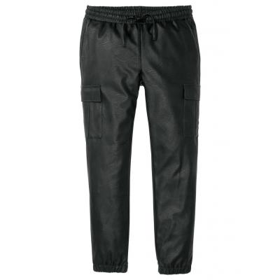 Spodnie ze sztucznej skóry, z gumką w talii i kieszeniami po bokach, regular fit bonprix czarny