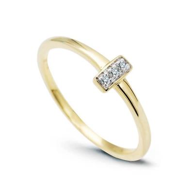 Staviori pierścionek. 3 diamenty, szlif brylantowy, masa 0,03 ct., barwa h, czystość i1. żółte złoto 0,585. średnica korony ok. 2x5 mm. szerokość obrączki ok. 2 mm.