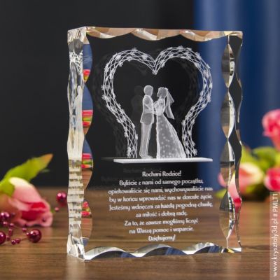 Kryształ 3D z motywem Pary Młodej na prezent dla rodziców