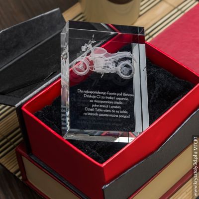 Podaruj ukochanemu personalizowany kryształ3D z motocyklem!