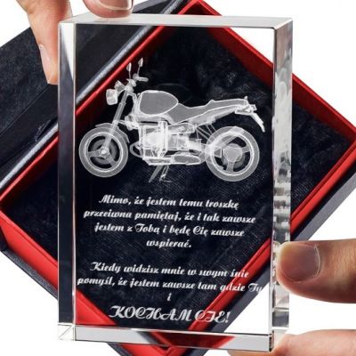 Podaruj ukochanemu personalizowany kryształ3D z motocyklem!