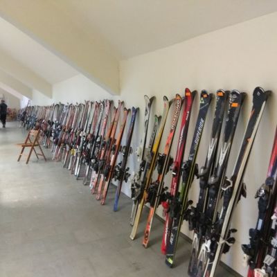 NARTY.Kiermasz narciarski w Krapkowicach-Otmęt 2 LUTY 2020 r.(Krako59)