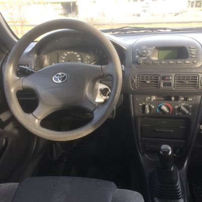 Salon Polska. Toyota Corolla E-11 po lifcie. 5-cio drzwiowa. Benzyna 1,4 - 97 KM. Przegląd do 11. 07.2020