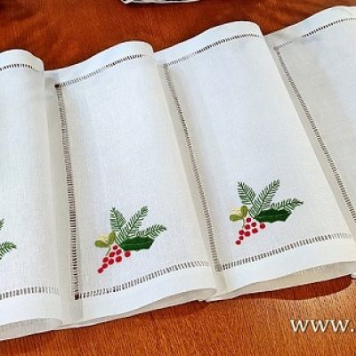 Haft ręczny. Eleganckie obrusy, serwety inspirowane tradycją