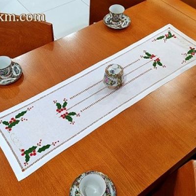 Haft ręczny. Eleganckie obrusy, serwety inspirowane tradycją