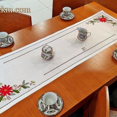 Haft ręczny. Eleganckie obrusy, serwety inspirowane tradycją