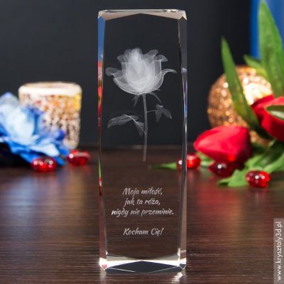 Kryształ 3D z różą jako prezent na Dzień Nauczyciela